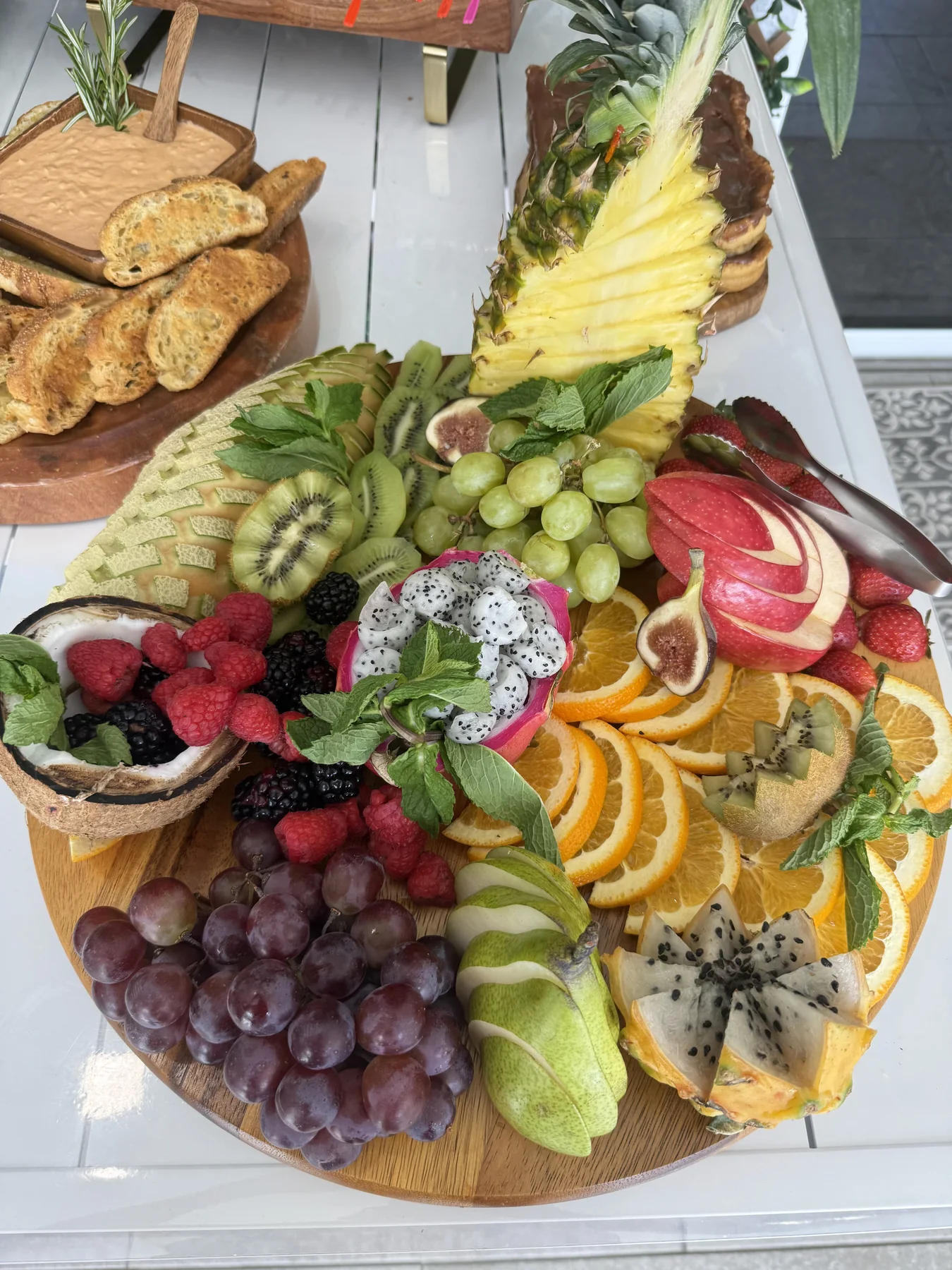 Precisely arranged seasonal fruit composition